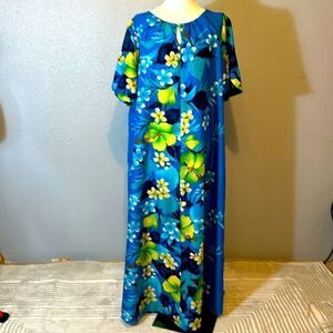 Vintage Diane’s blue floral Hawaiian dress size 40